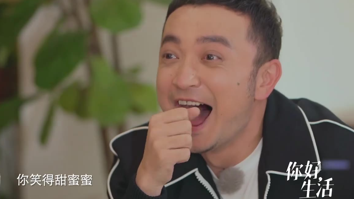 央视主持天团团建~康辉给老婆打电话....原来你是这样的康辉